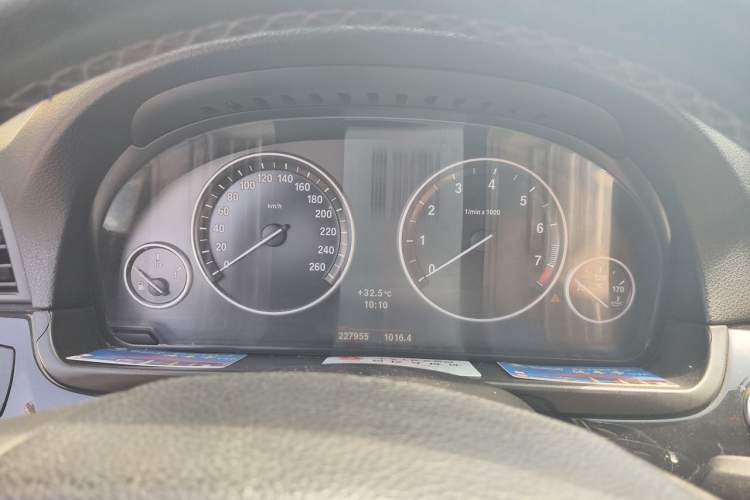 Used BMW 5 Series 2013 520Li Elegant Edition Odometer Close Up