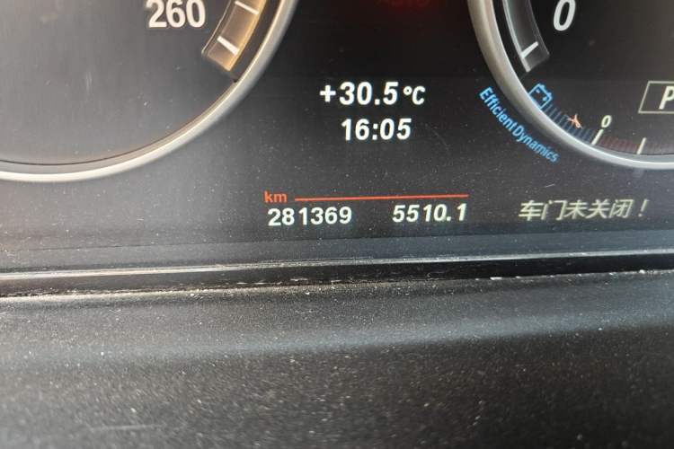 Used BMW 5 Series 2013 530Li Luxury Model Odometer Close Up