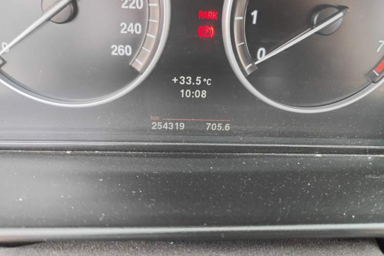 Used BMW 5 Series 2013 530Li Leading Model Odometer Close Up