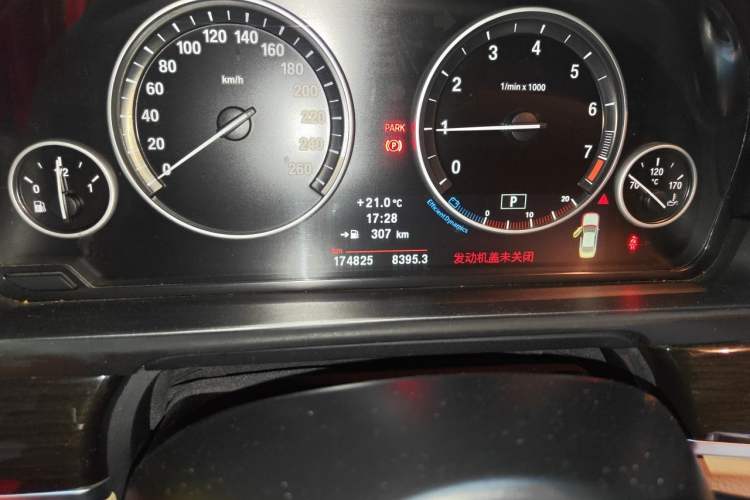 Used BMW 5 Series 2013 530Li Leading Model Odometer Close Up