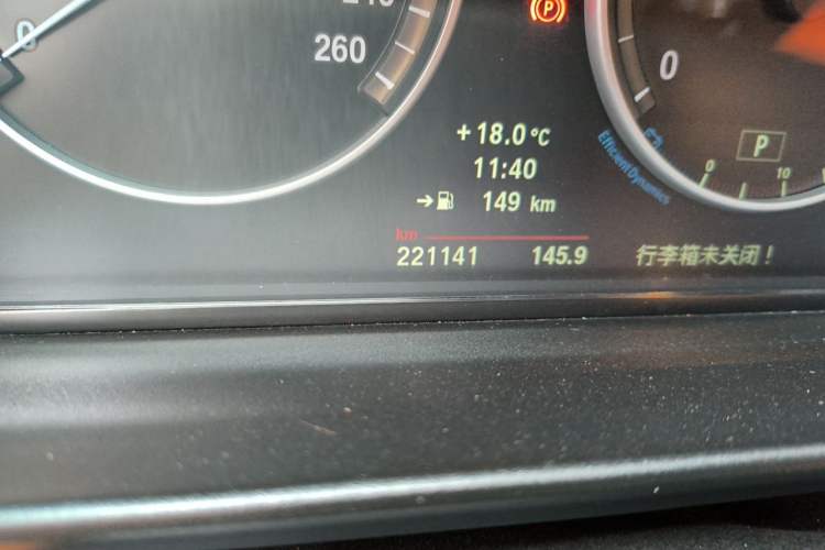 Used BMW 5 Series 2013 525Li Leading Model Odometer Close Up