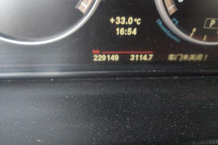 Used BMW 5 Series 2013 525Li Luxury Model Odometer Close Up