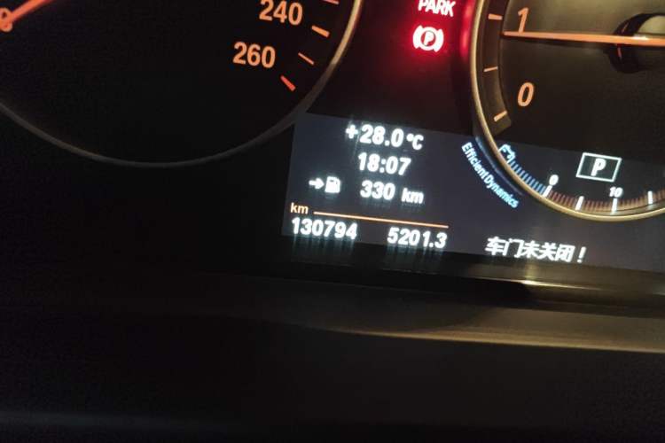 Used BMW 5 Series 2013 525Li Leading Model Odometer Close Up