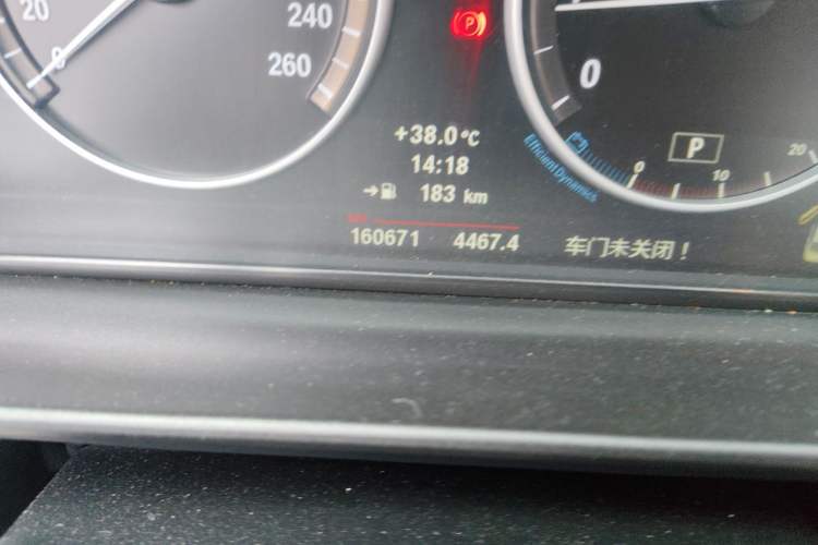 Used BMW 5 Series 2013 520Li Elegant Edition Odometer Close Up