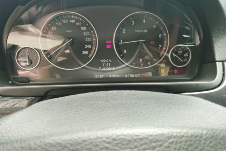 Used BMW 5 Series 2013 520Li Elegant Edition Odometer Close Up