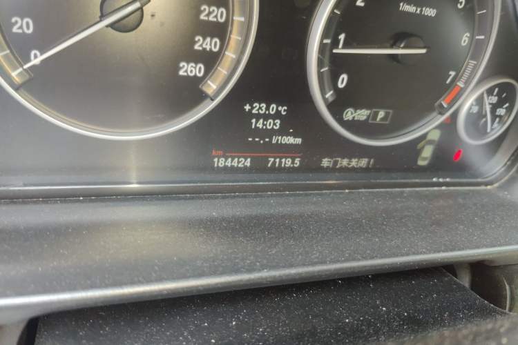 Used BMW 5 Series 2013 525Li Luxury Model Odometer Close Up