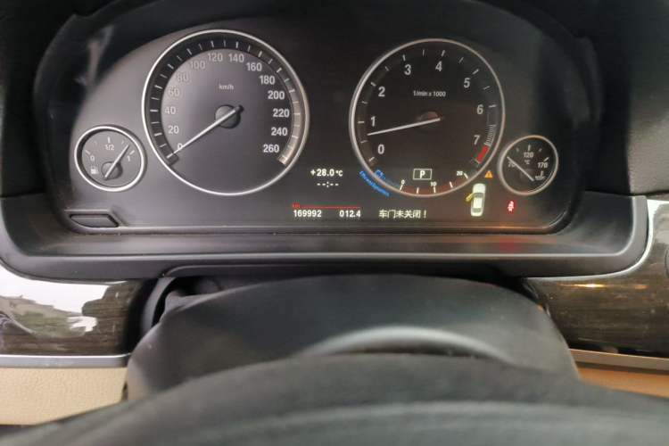 Used BMW 5 Series 2013 535Li Leading Model Odometer Close Up