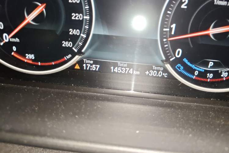 Used BMW 5 Series 2013 530Li Leading Model Odometer Close Up