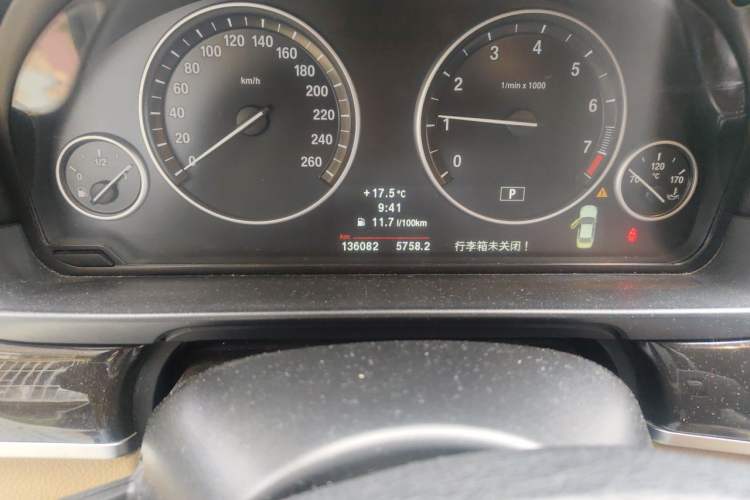 Used BMW 5 Series 2013 525Li Luxury Model Odometer Close Up