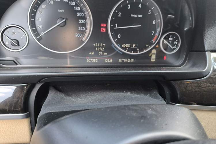 Used BMW 5 Series 2013 525Li Luxury Model Odometer Close Up
