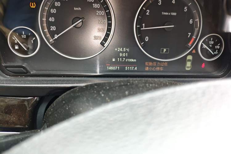 Used BMW 5 Series 2013 525Li Luxury Model Odometer Close Up