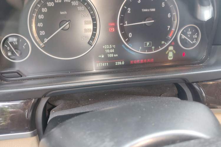 Used BMW 5 Series 2013 530Li Leading Model Odometer Close Up