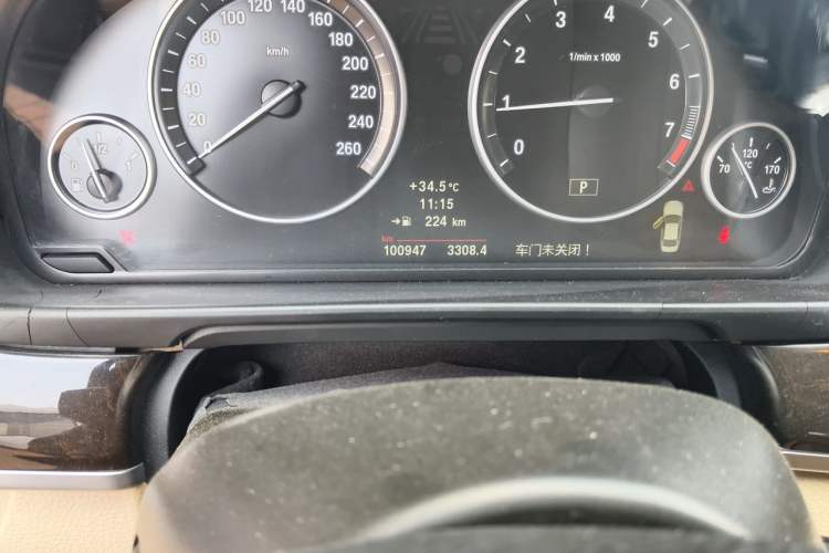 Used BMW 5 Series 2013 525Li Luxury Model Odometer Close Up
