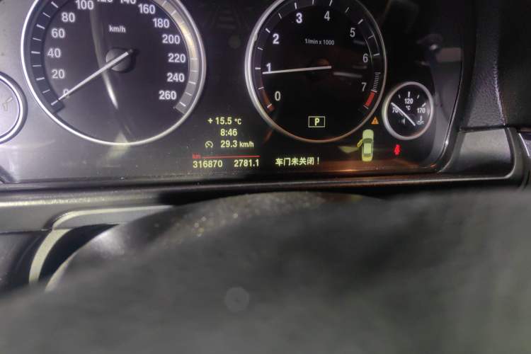 Used BMW 5 Series 2013 520Li Elegant Edition Odometer Close Up