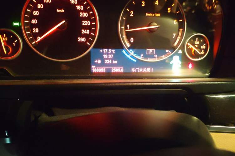 Used BMW 5 Series 2013 525Li Luxury Model Odometer Close Up