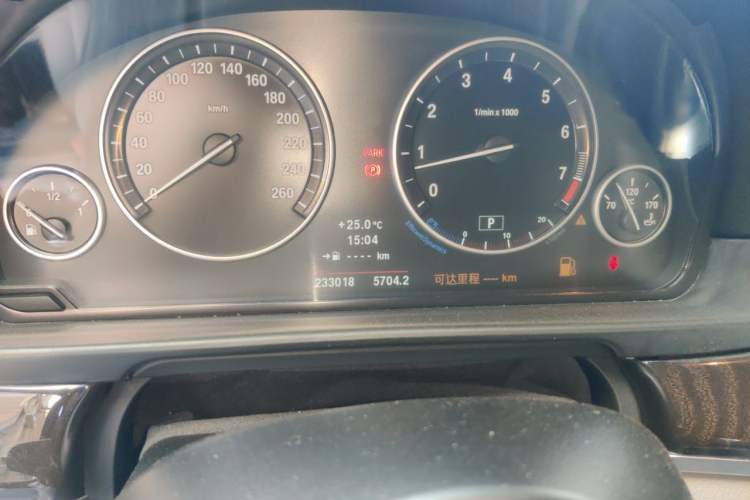Used BMW 5 Series 2013 525Li Luxury Model Odometer Close Up