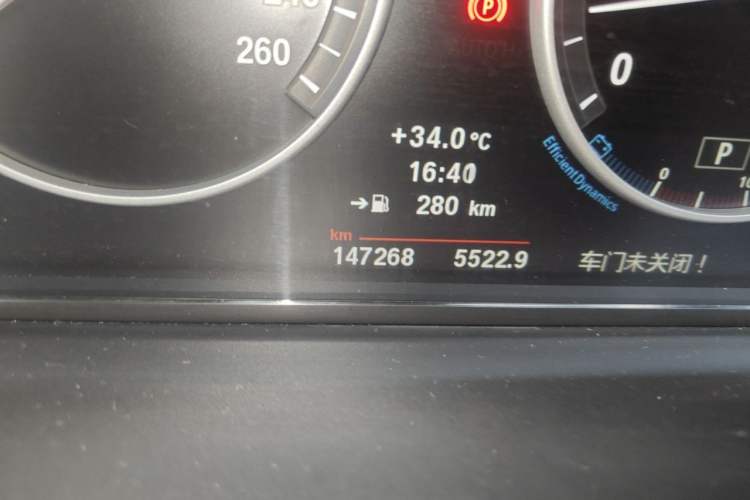 Used BMW 5 Series 2013 525Li Leading Model Odometer Close Up
