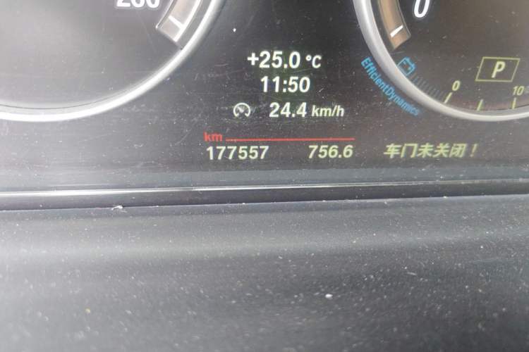 Used BMW 5 Series 2013 525Li Leading Model Odometer Close Up