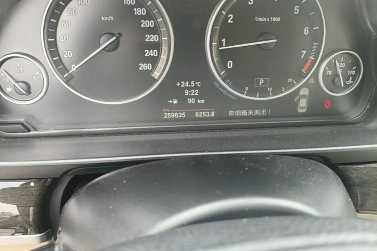 Used BMW 5 Series 2013 530Li Leading Model Odometer Close Up