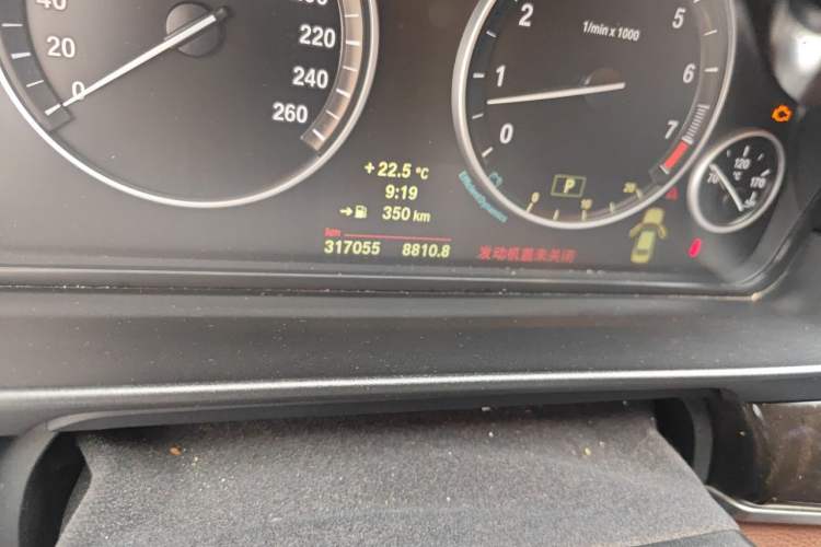 Used BMW 5 Series 2013 535Li Leading Model Odometer Close Up