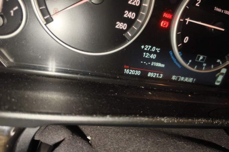 Used BMW 5 Series 2013 530Li Luxury Model Odometer Close Up