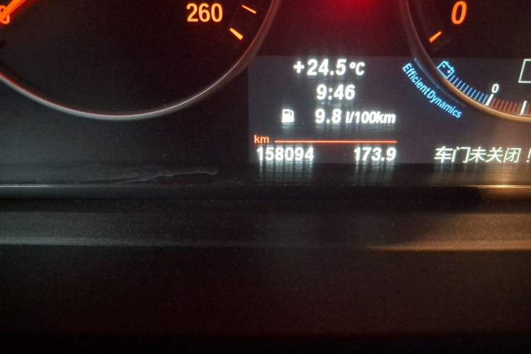 Used BMW 5 Series 2013 525Li Leading Model Odometer Close Up