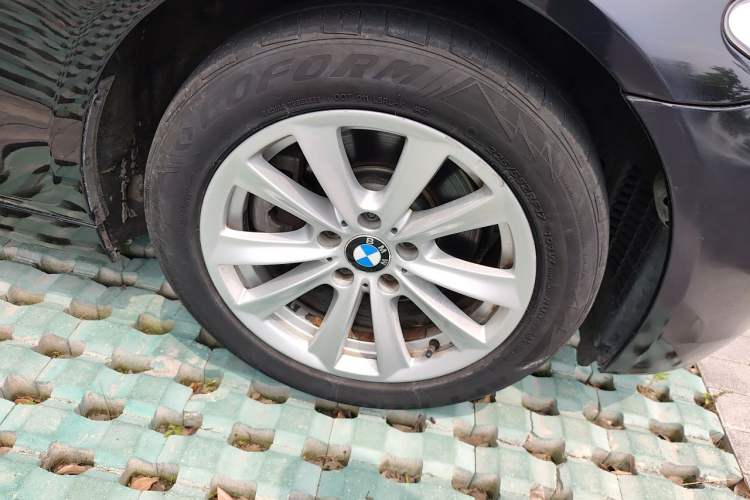 Used BMW 5 Series 2013 525Li Luxury Model Right Front Wheel Hub