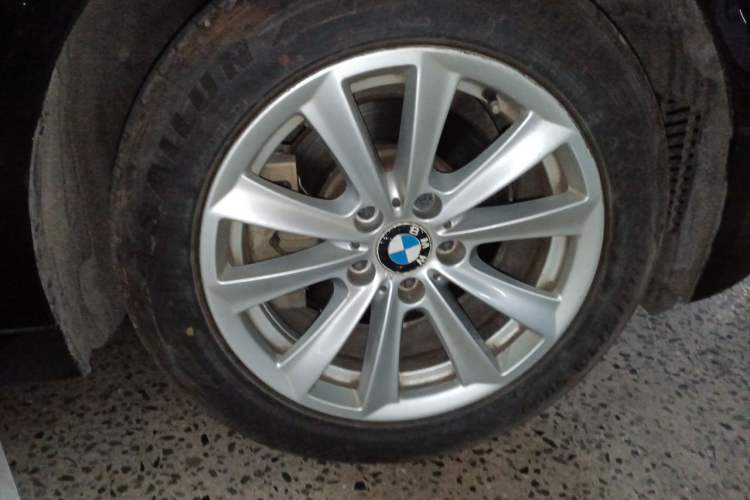Used BMW 5 Series 2013 525Li Luxury Model Right Front Wheel Hub