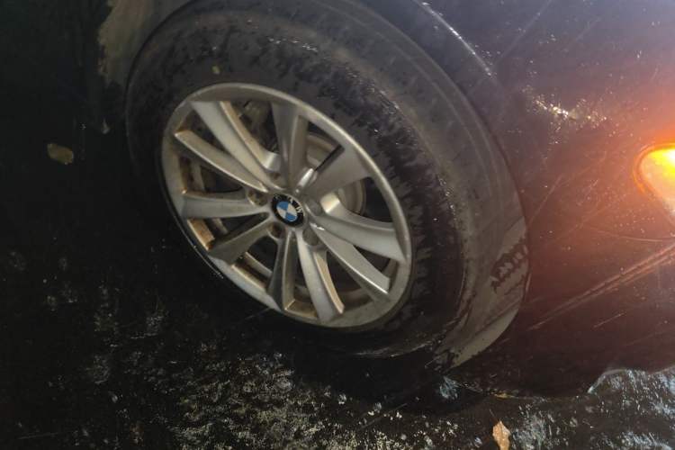 Used BMW 5 Series 2013 525Li Leading Model Right Front Wheel Hub