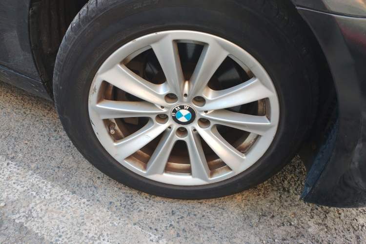 Used BMW 5 Series 2013 525Li Luxury Model Right Front Wheel Hub