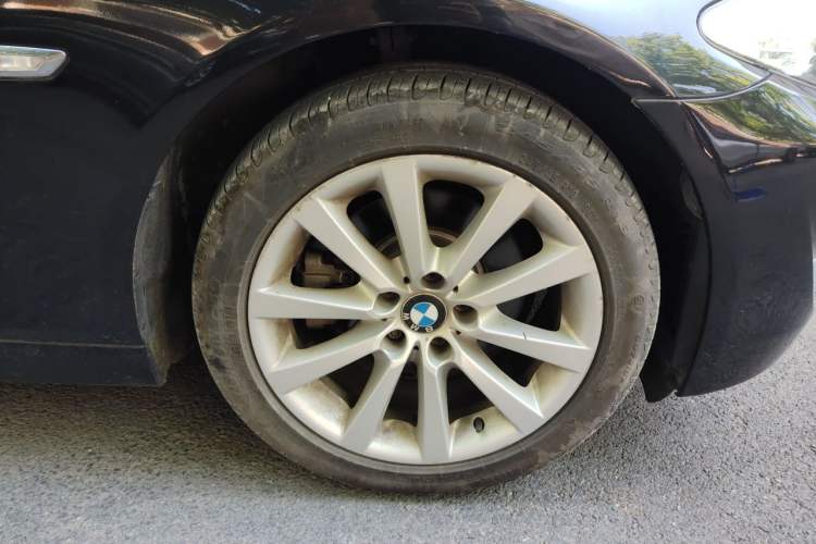 Used BMW 5 Series 2013 530Li Leading Model Right Front Wheel Hub
