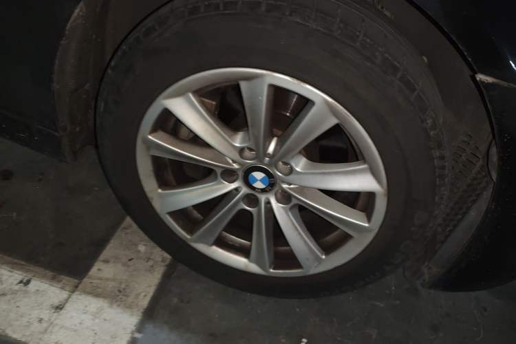 Used BMW 5 Series 2013 525Li Luxury Model Right Front Wheel Hub