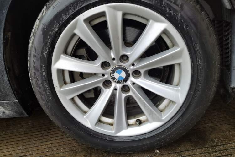 Used BMW 5 Series 2013 525Li Luxury Model Right Front Wheel Hub