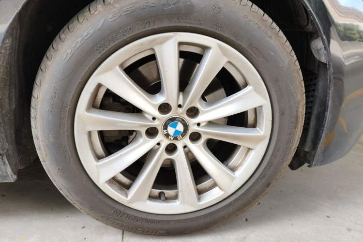 Used BMW 5 Series 2013 525Li Leading Model Right Front Wheel Hub