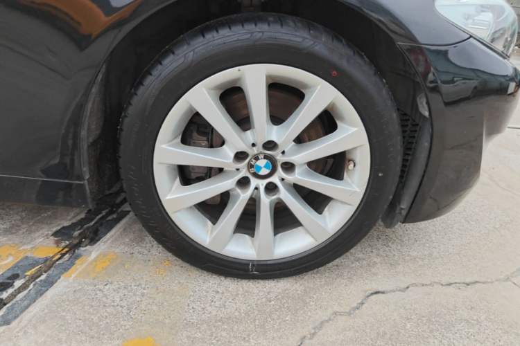 Used BMW 5 Series 2013 530Li Leading Model Right Front Wheel Hub