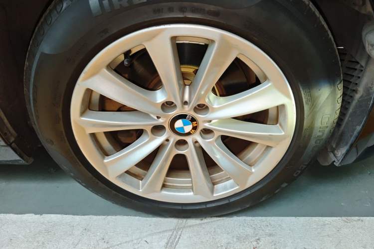 Used BMW 5 Series 2013 520Li Elegant Edition Right Front Wheel Hub