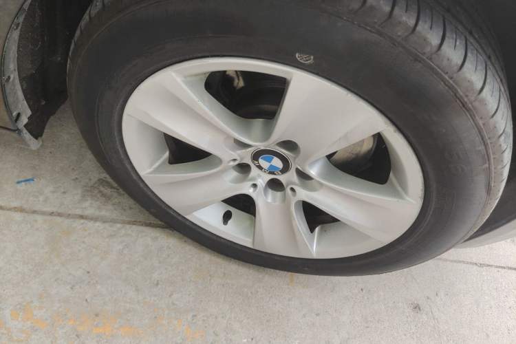 Used BMW 5 Series 2013 520Li Elegant Edition Right Front Wheel Hub