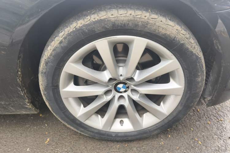 Used BMW 5 Series 2013 530Li Leading Model Right Front Wheel Hub