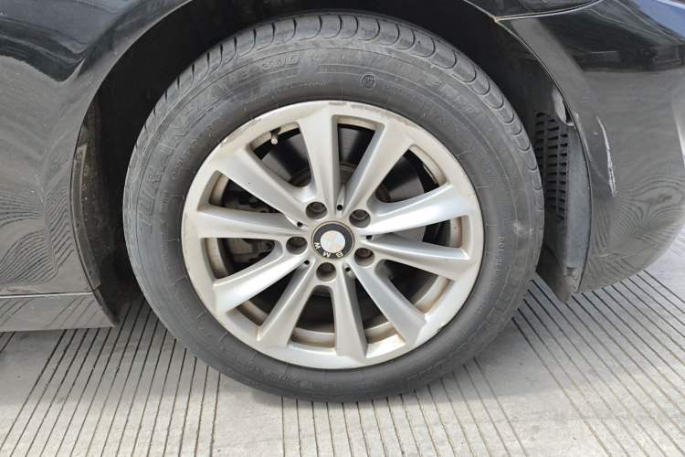 Used BMW 5 Series 2013 525Li Leading Model Right Front Wheel Hub