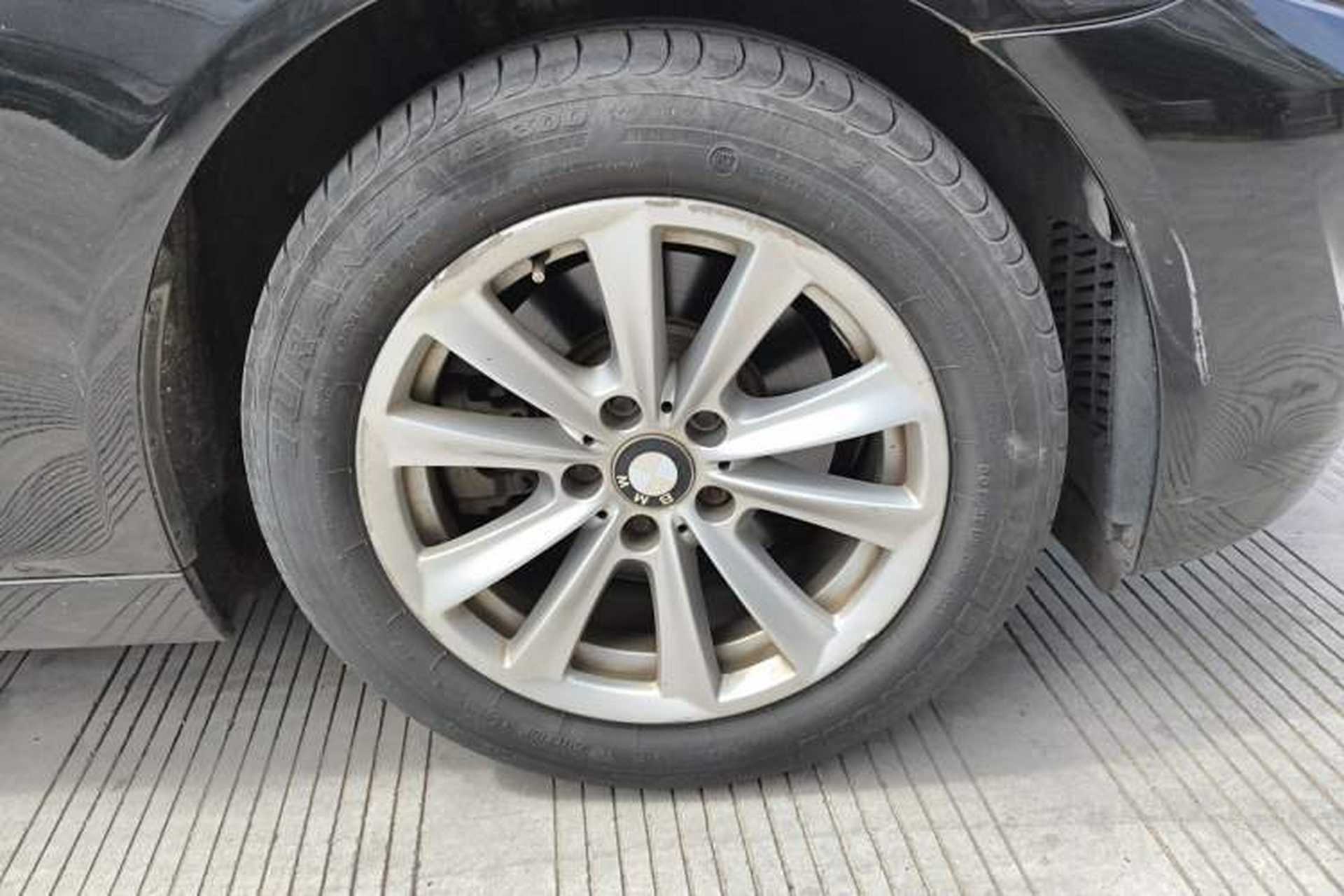 Used BMW 5 Series 2013 525Li Leading Model Right Front Wheel Hub
