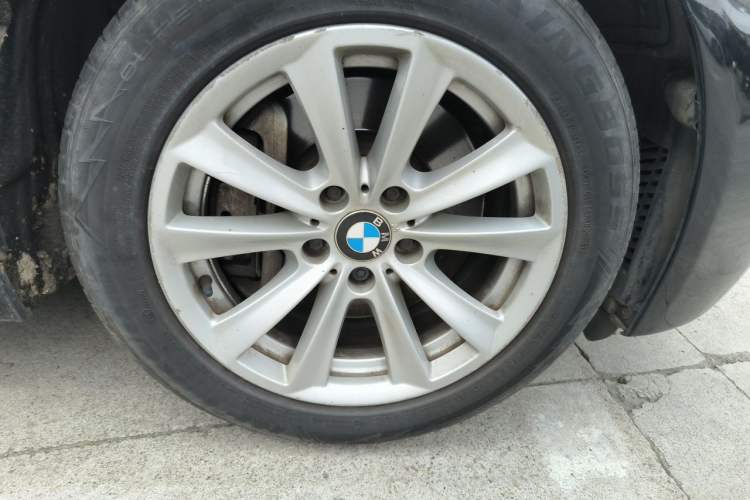 Used BMW 5 Series 2013 520Li Elegant Edition Right Front Wheel Hub
