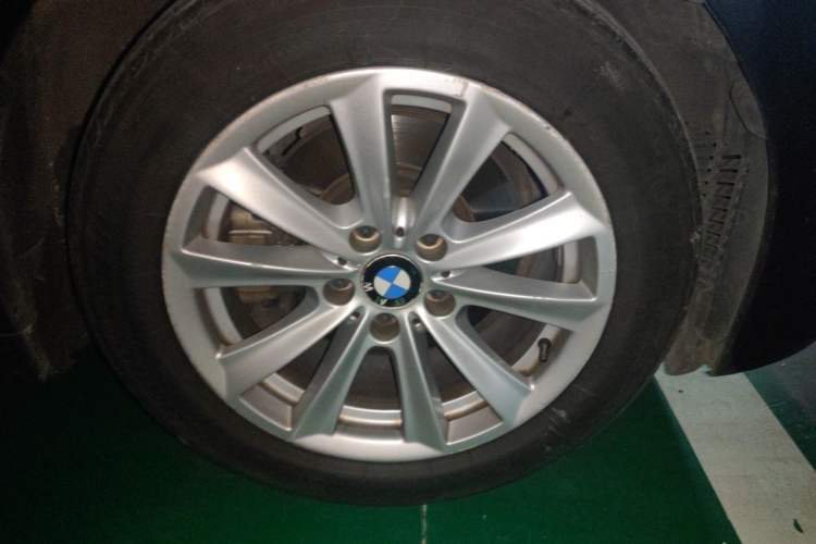 Used BMW 5 Series 2013 525Li Leading Model Right Front Wheel Hub