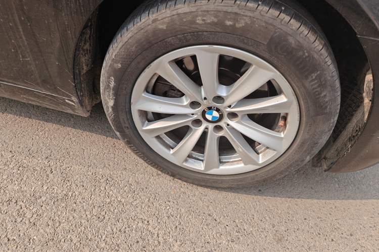 Used BMW 5 Series 2013 525Li Leading Model Right Front Wheel Hub