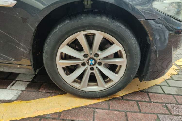Used BMW 5 Series 2013 520Li Elegant Edition Right Front Wheel Hub