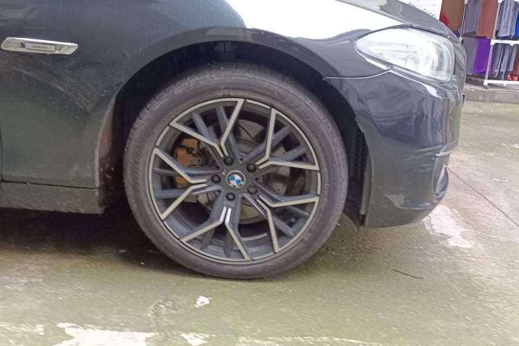 Used BMW 5 Series 2013 525Li Luxury Model Right Front Wheel Hub