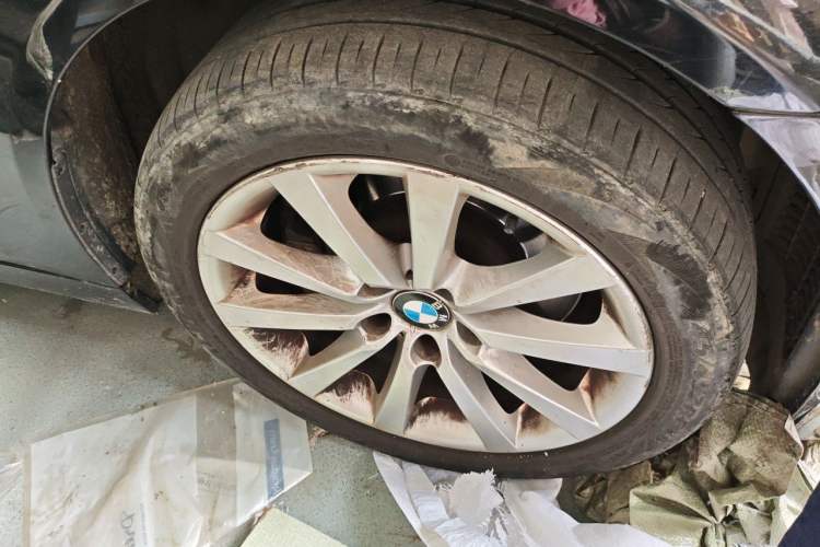 Used BMW 5 Series 2013 530Li Leading Model Right Front Wheel Hub