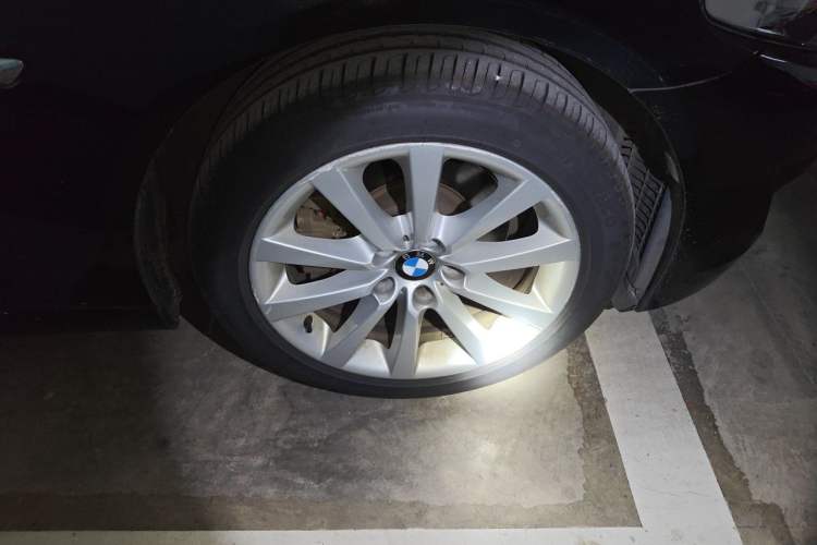 Used BMW 5 Series 2013 530Li Leading Model Right Front Wheel Hub