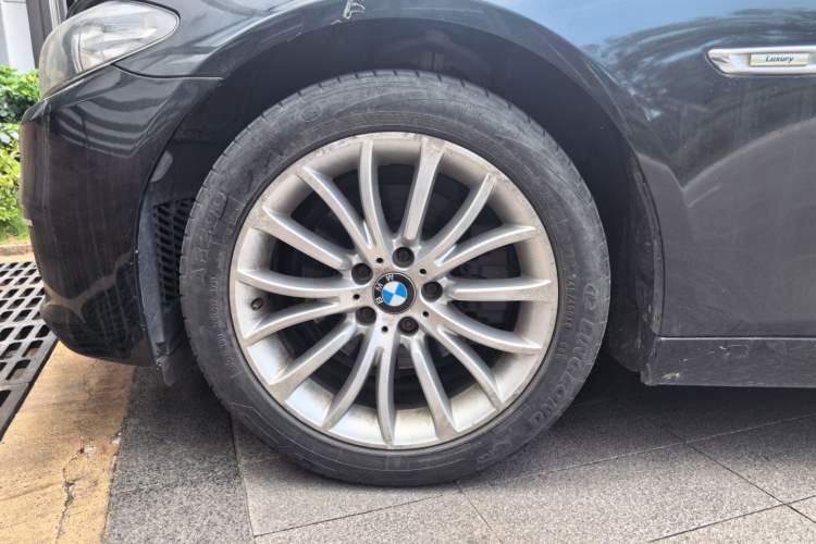 Used BMW 5 Series 2013 525Li Zhuole Edition Right Front Wheel Hub