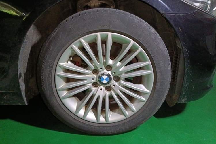 Used BMW 5 Series 2013 525Li Leading Model Right Front Wheel Hub
