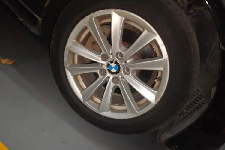 Used BMW 5 Series 2013 525Li Leading Model Right Front Wheel Hub